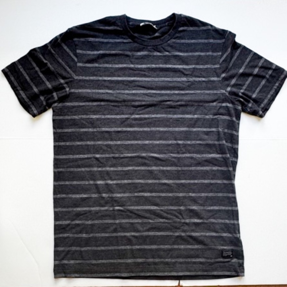 Travis Mathew T-Shirt Short Sleeve Crewneck Dark Grey Striped in Men's Medium